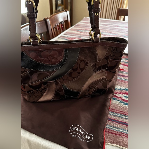 Vintage Coach ! Used but loved. Has lots of life in her - Picture 5 of 8